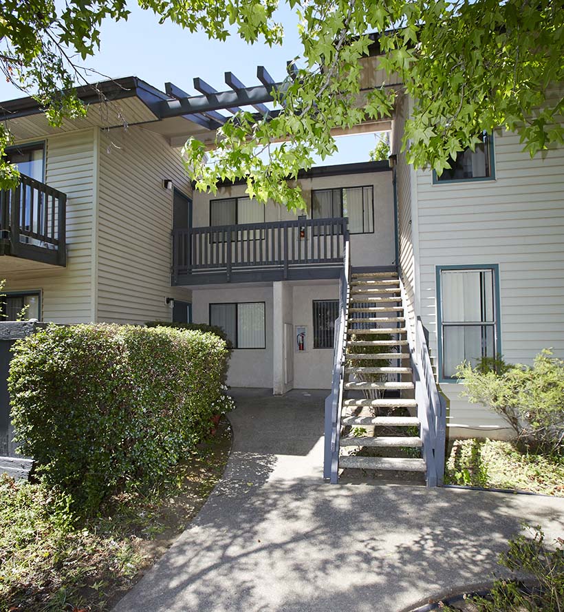 VILLA CREEK APARTMENTS photo 2